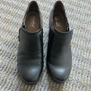 Natural Soul black bootie size 8